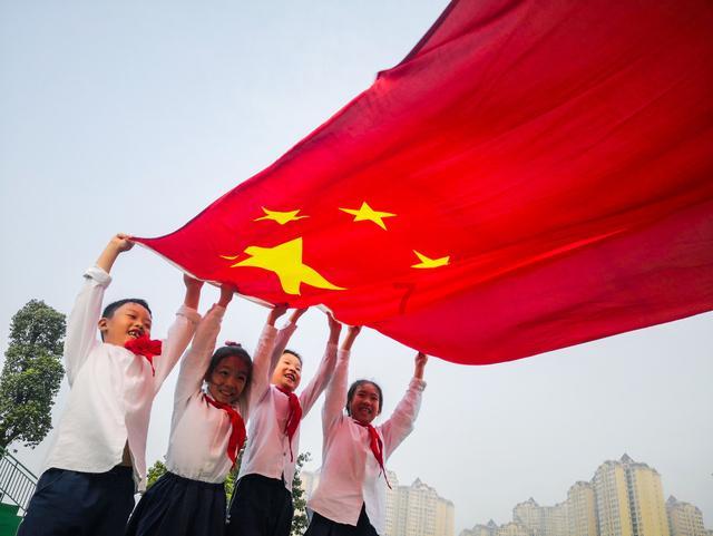 受邀担任多个品牌“首位代言人”，让品牌屡屡“破例”的吴磊魅力何在？